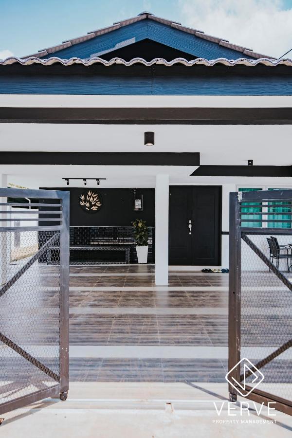 Lazy Private Club House By Verve Eech133 Rumah percutian *