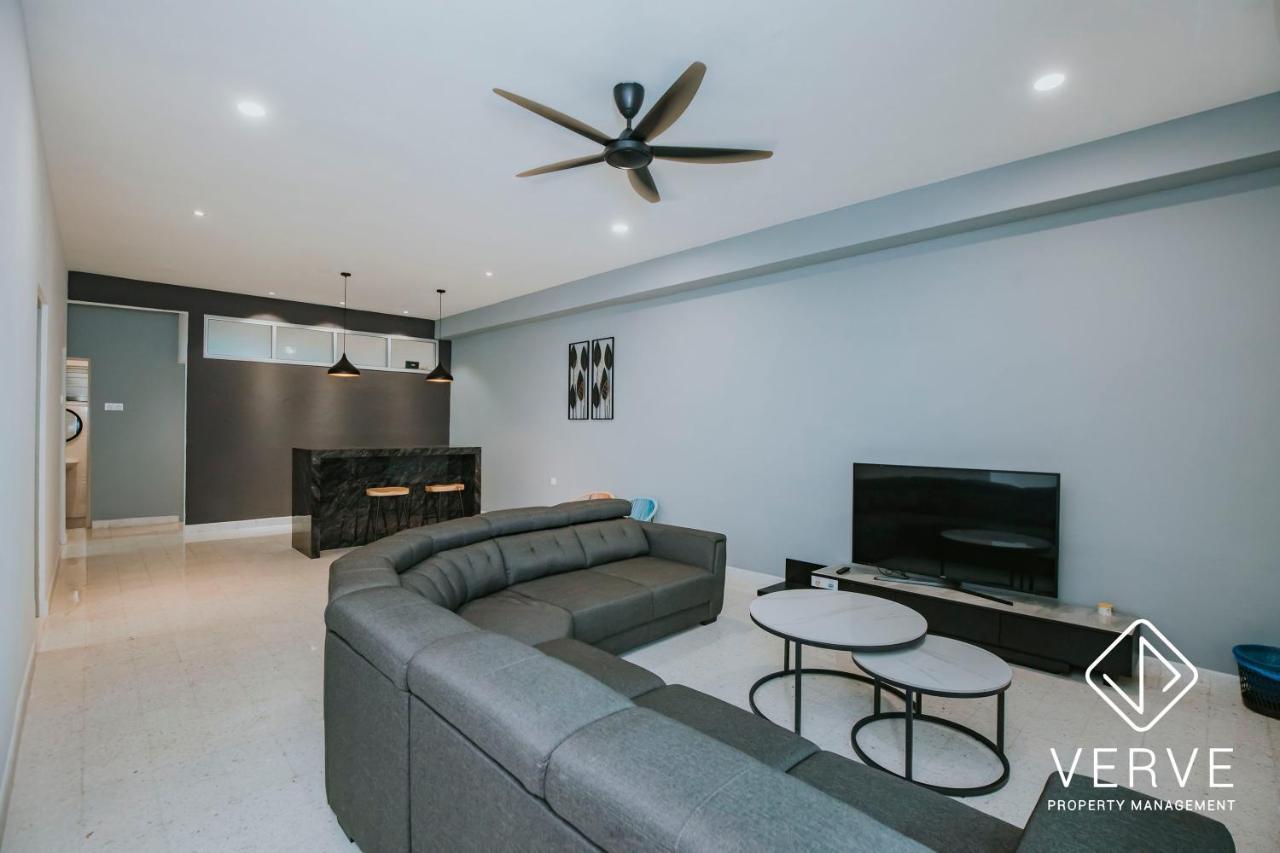 Lazy Private Club House By Verve Eech133 Rumah percutian