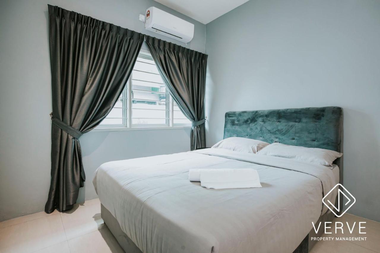 Lazy Private Club House By Verve Eech133 Rumah percutian